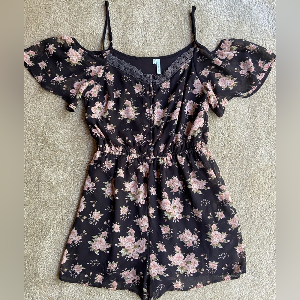 🪷Maurice's black floral and lace romper size medium